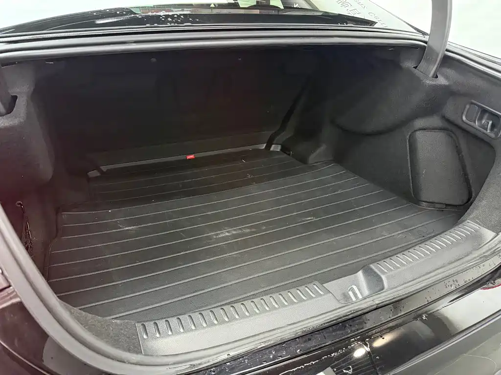 Mercedes-Benz E-Class — миниатюра 14