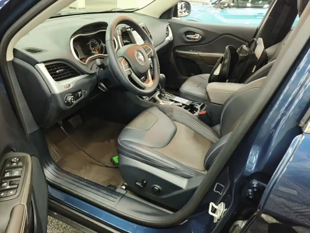 Jeep Cherokee — миниатюра 15