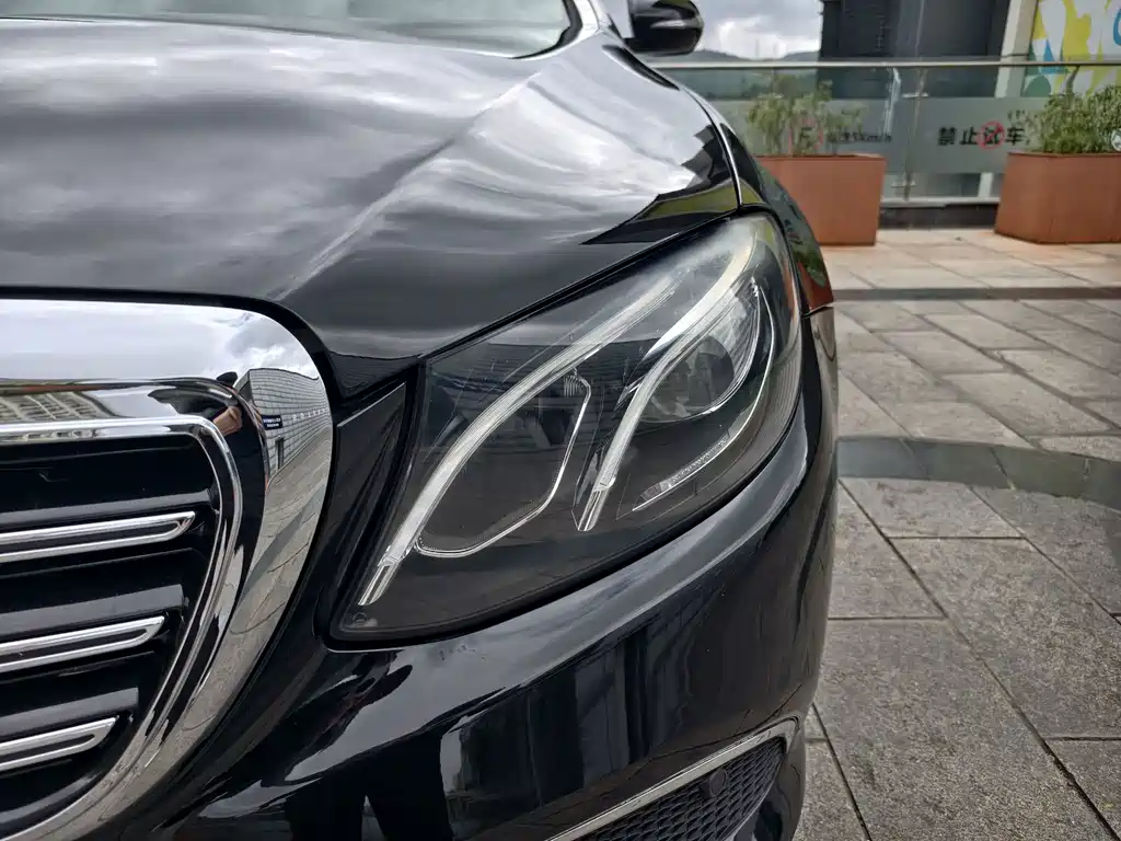 Mercedes-Benz E-Class — миниатюра 4