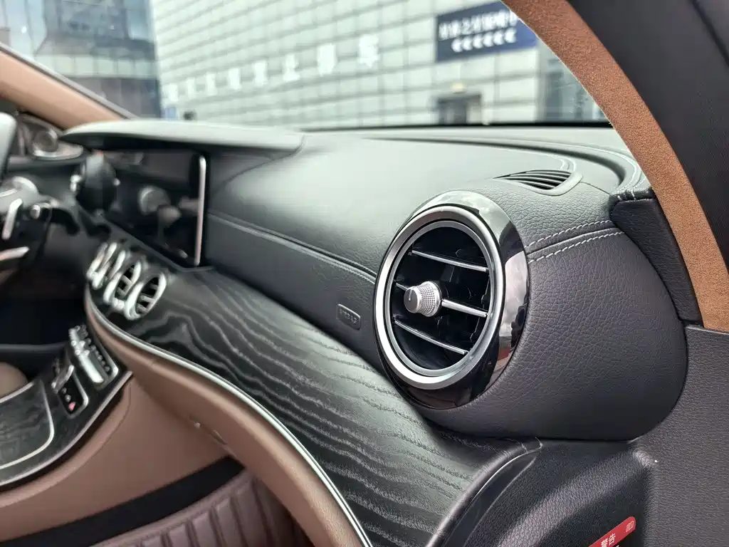 Mercedes-Benz E-Class — миниатюра 11