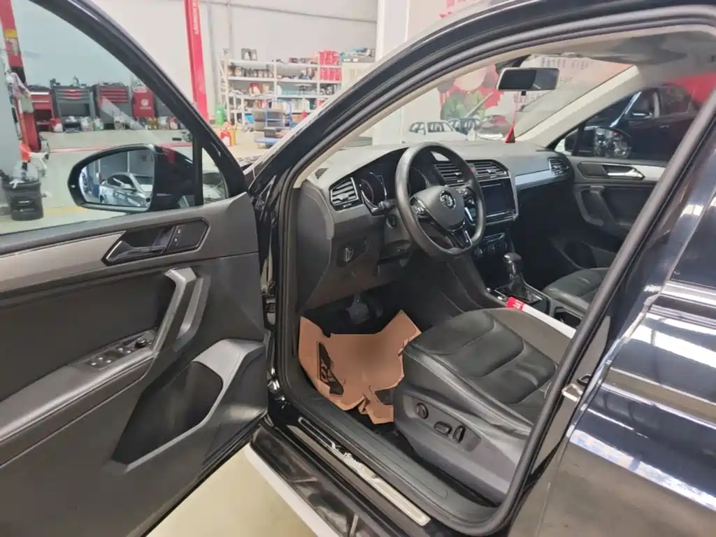 Volkswagen Tiguan L — миниатюра 16