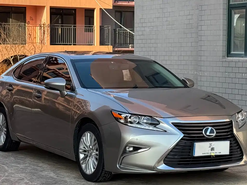 LEXUS ES