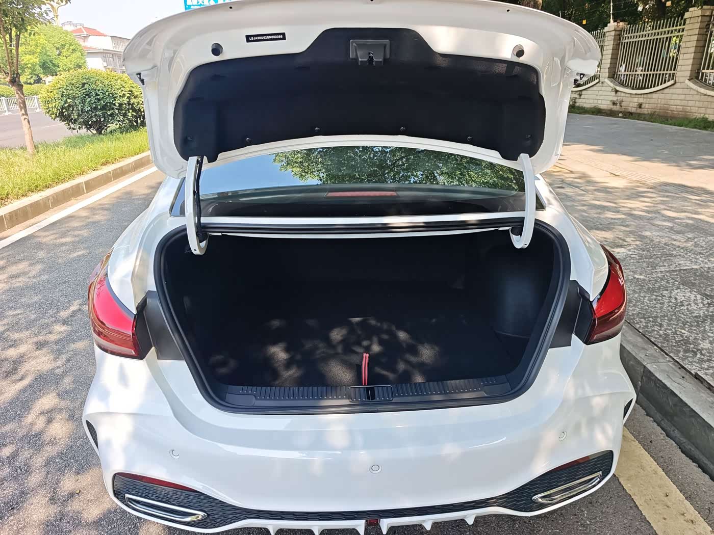 MG MG5 1.5 л 2025 г. Белый, пробег 4200 км