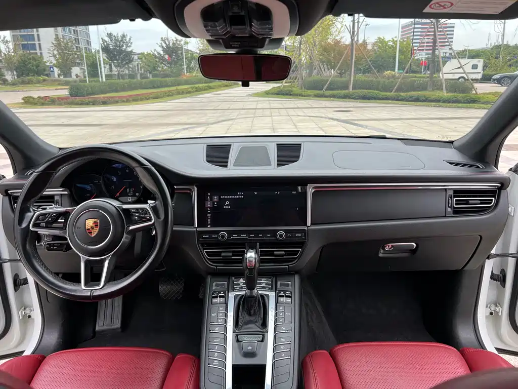Porsche Macan — миниатюра 9