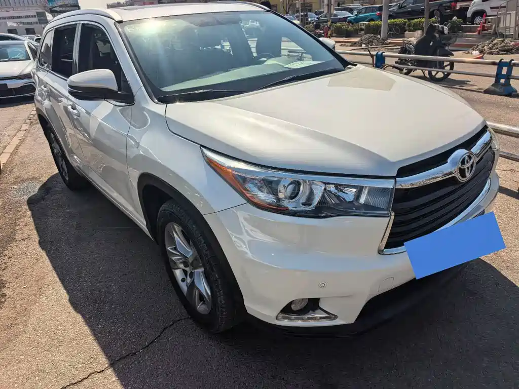 TOYOTA HIGHLANDER