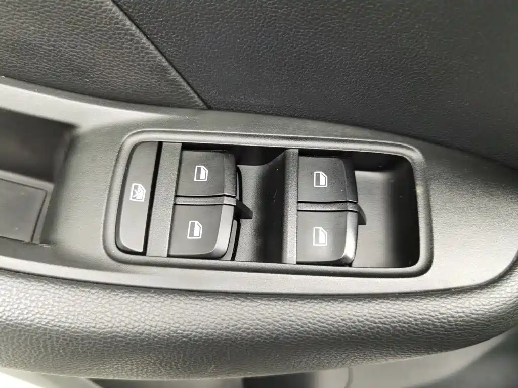 Roewe RX3 — миниатюра 9