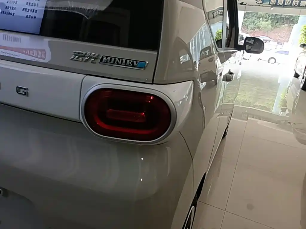 Wuling MINIEV — миниатюра 8