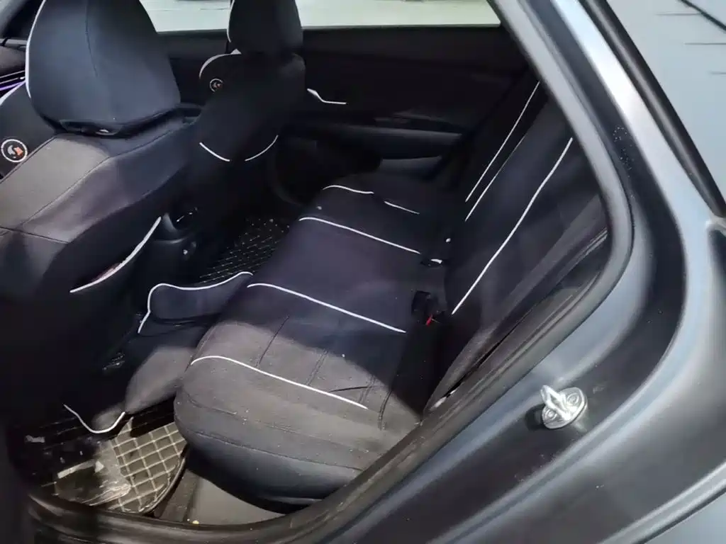 Hyundai Elantra — миниатюра 17