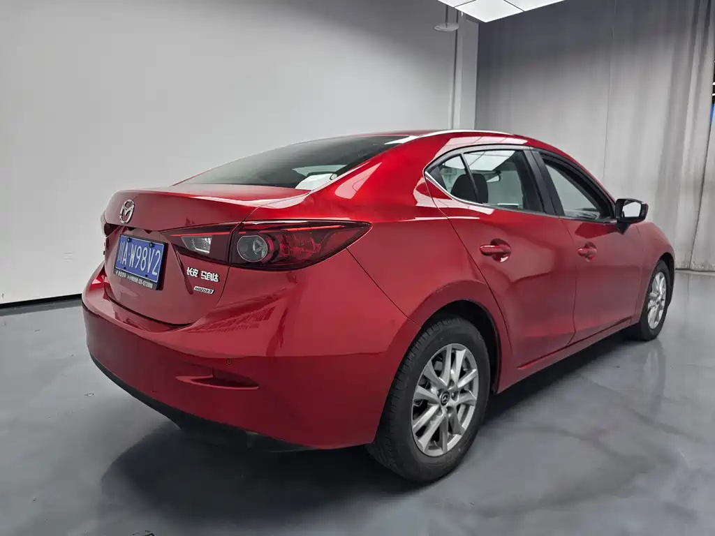 Mazda Mazda3 3 2014 1.5L AT Luxury