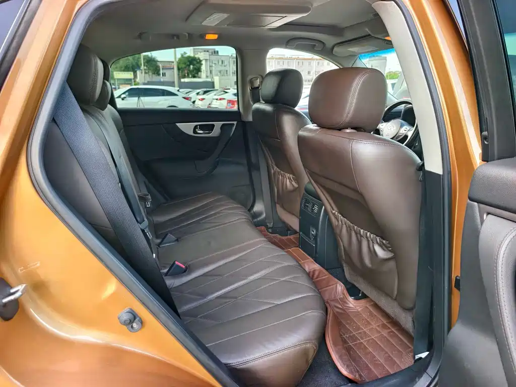 Infiniti QX70 — миниатюра 16