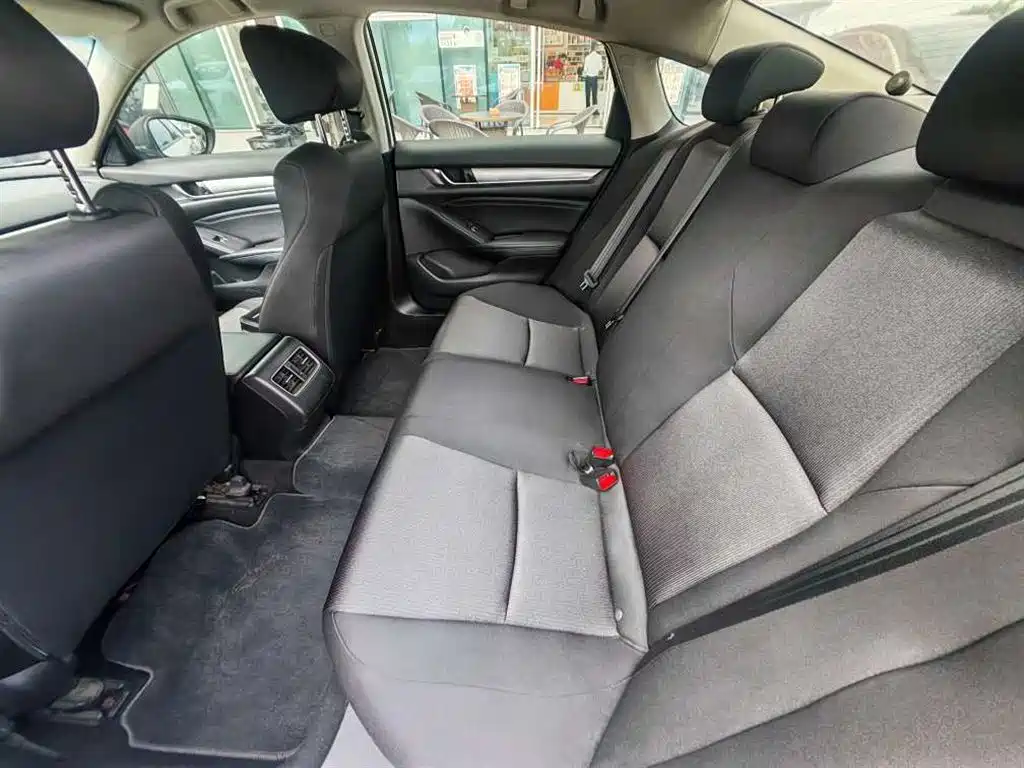 Honda Accord — миниатюра 6