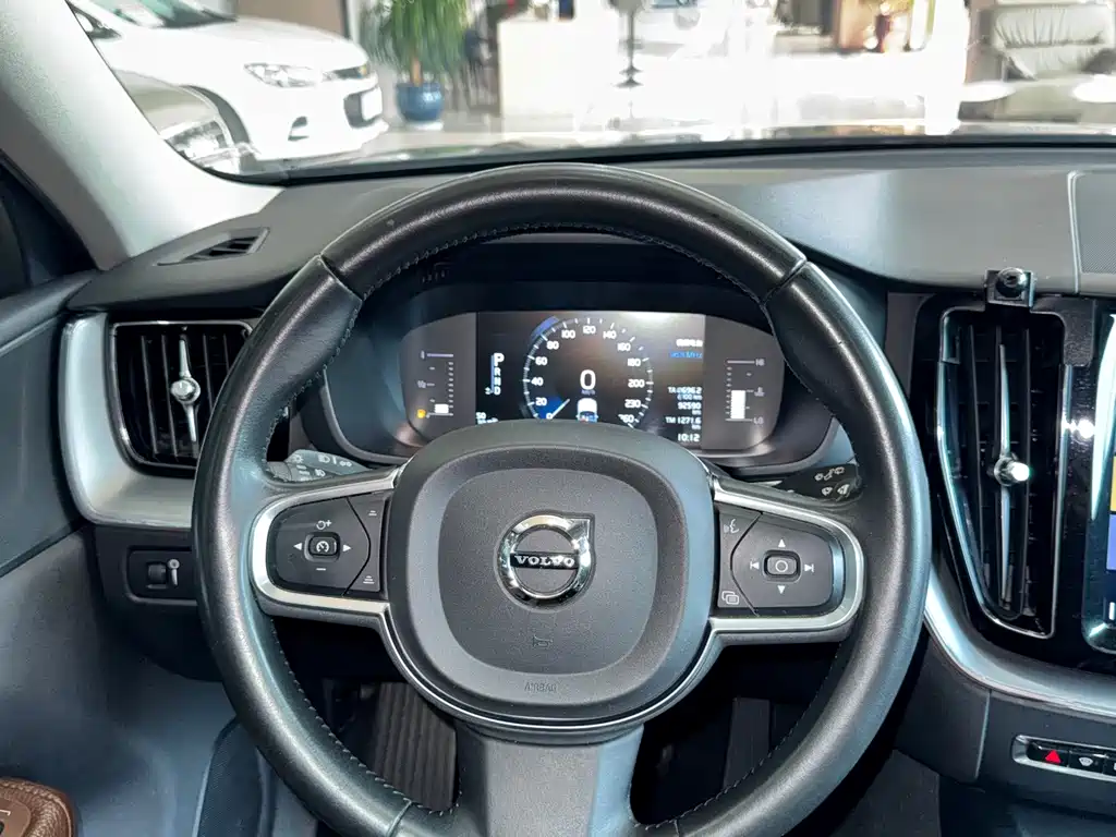Volvo XC60 — миниатюра 21
