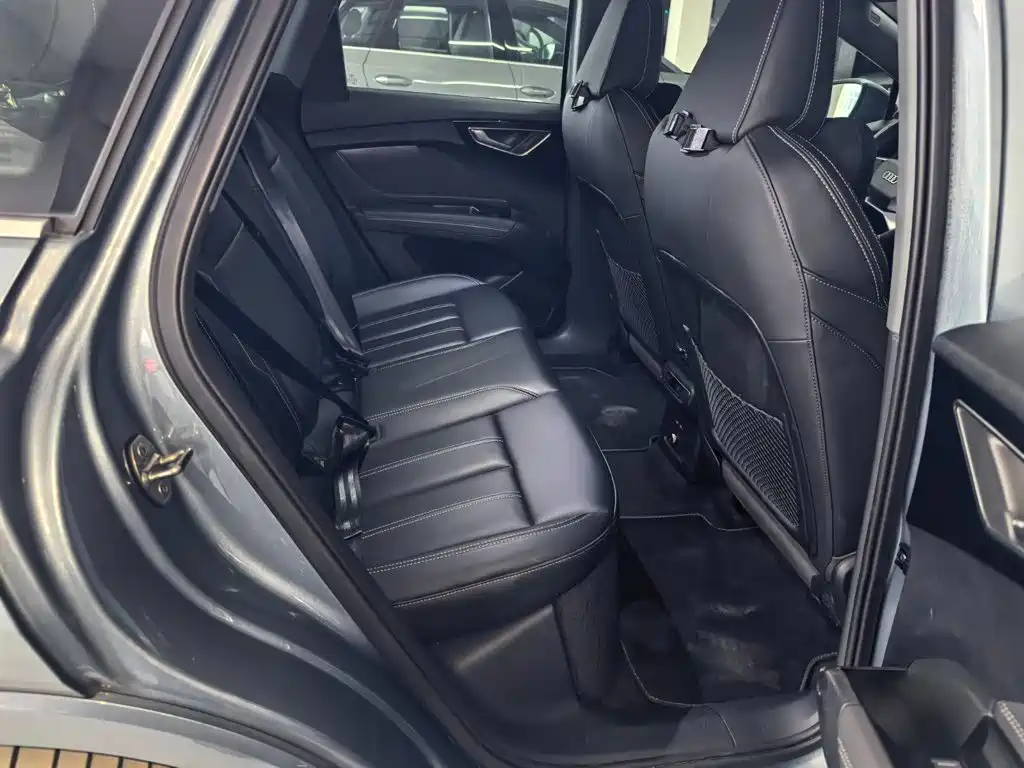 Audi Q4 e-tron — миниатюра 11
