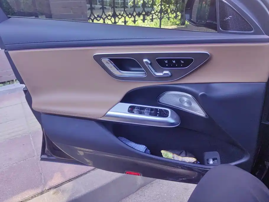 Mercedes-Benz E-Class — миниатюра 7