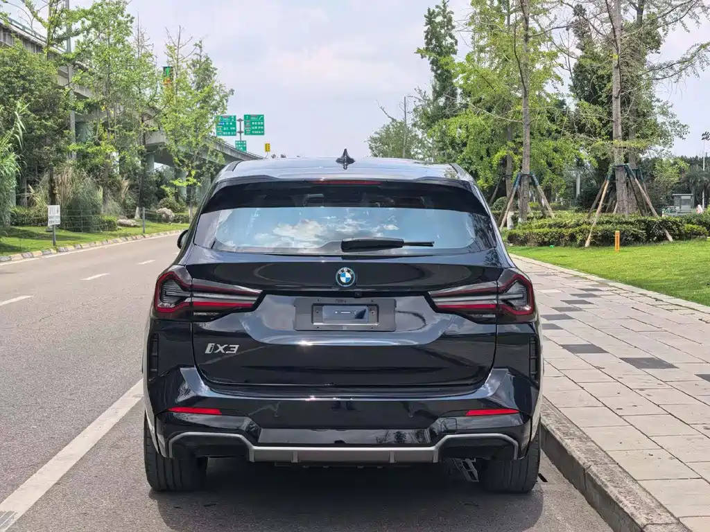 BMW iX3