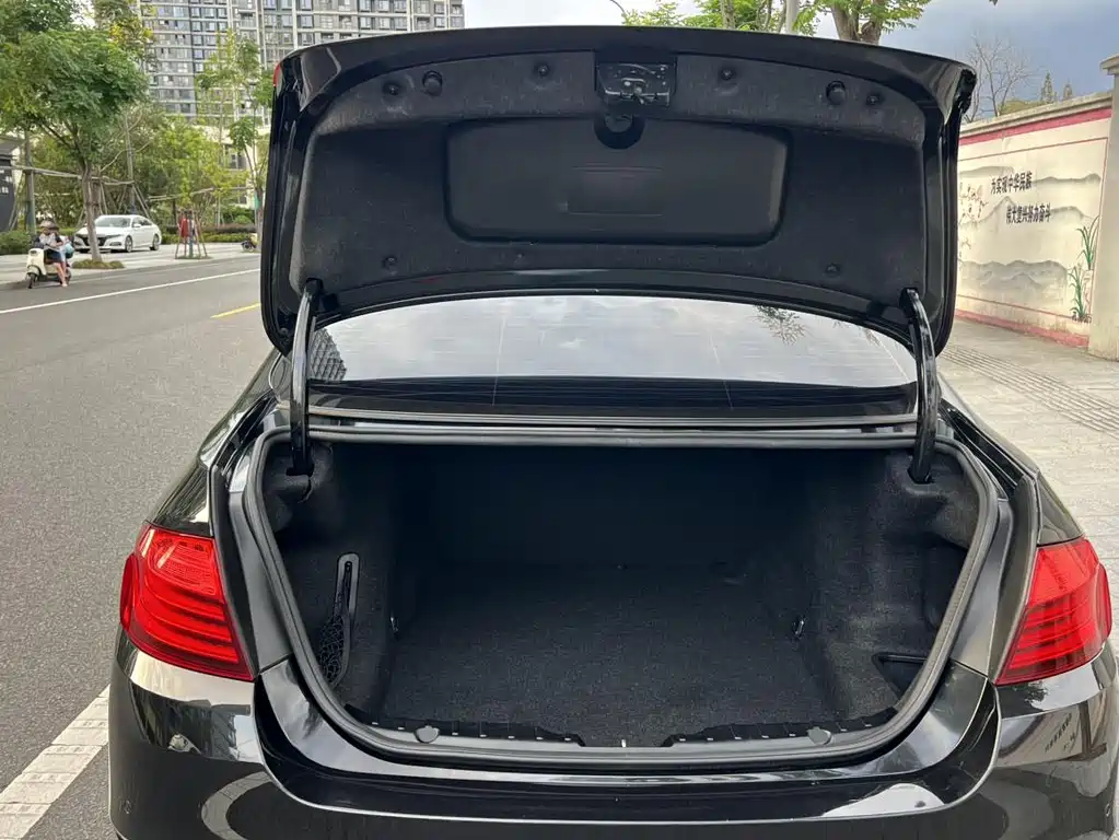 BMW 5 Series — миниатюра 17