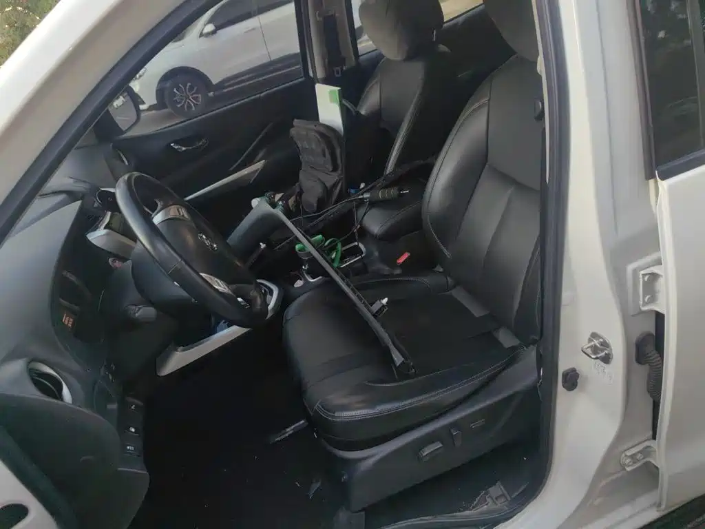 Nissan Terra — миниатюра 11