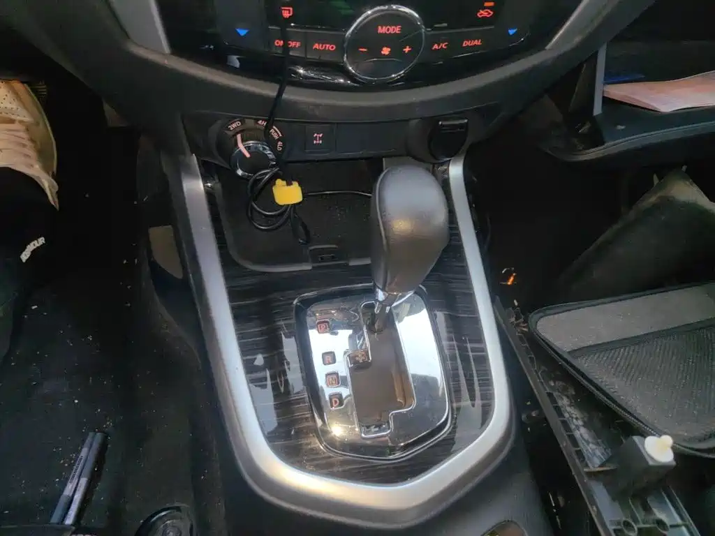Nissan Terra — миниатюра 10