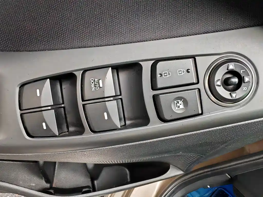 Hyundai Elantra Langdong — миниатюра 22