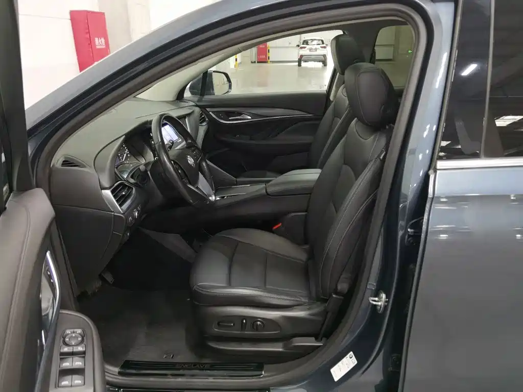 Buick Enclave — миниатюра 10