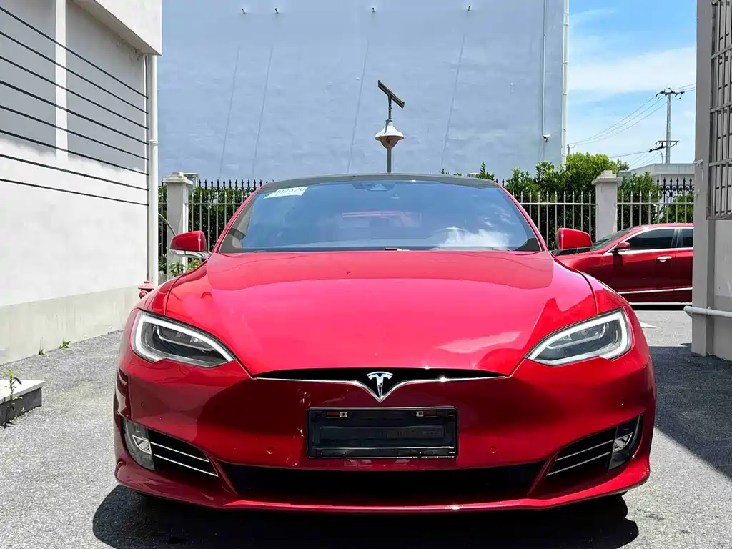 Tesla Model S — миниатюра 3