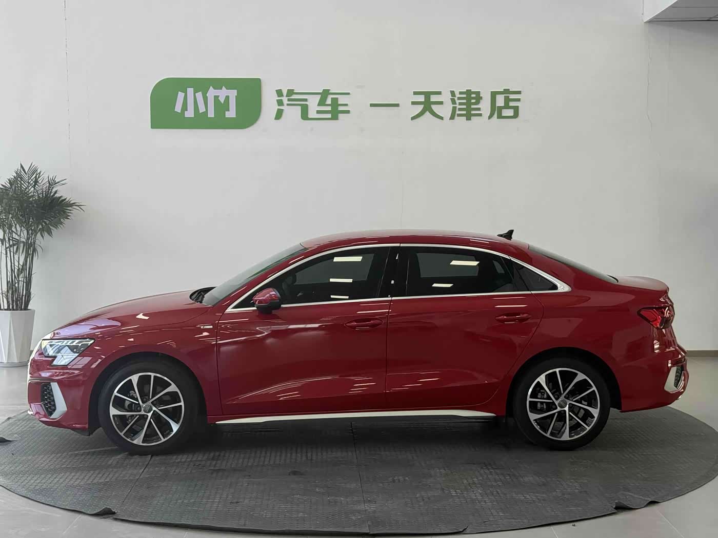 Audi A3 1.4 л 2022 г. красный/фиолетовый, пробег 44900 км
