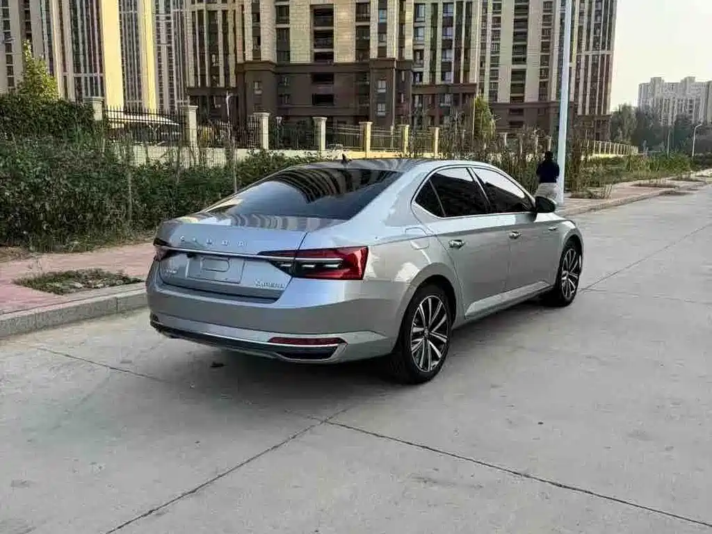 Skoda Superb 2023 — фото 4