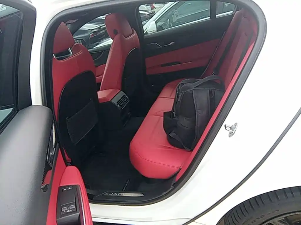 Jaguar XEL — миниатюра 17