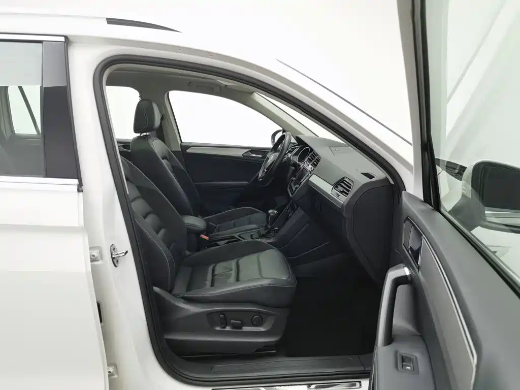 Volkswagen Tiguan L — миниатюра 23