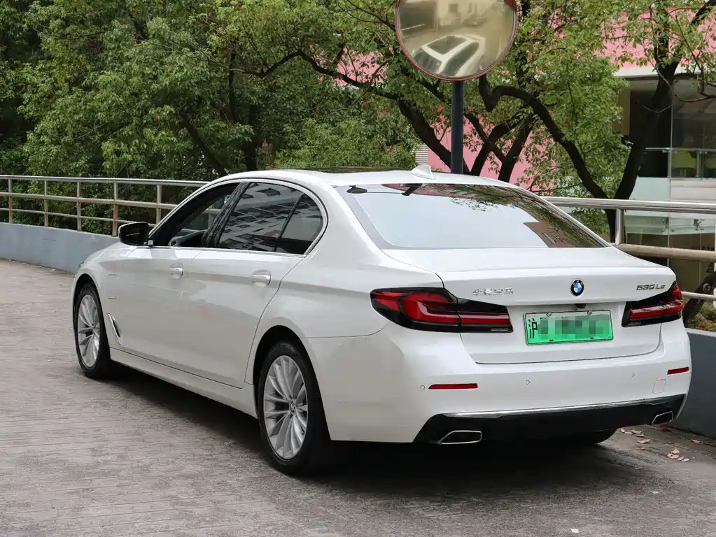 BMW 5 Series New Energy — миниатюра 4