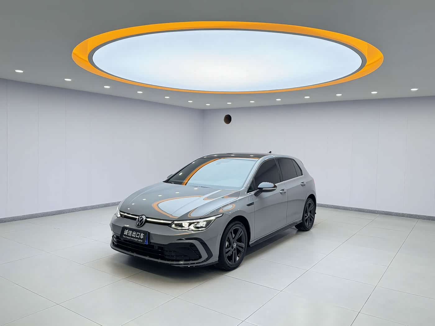 Volkswagen Golf 1.4 л 2023 г. Серебристо-серый, пробег 17000 км