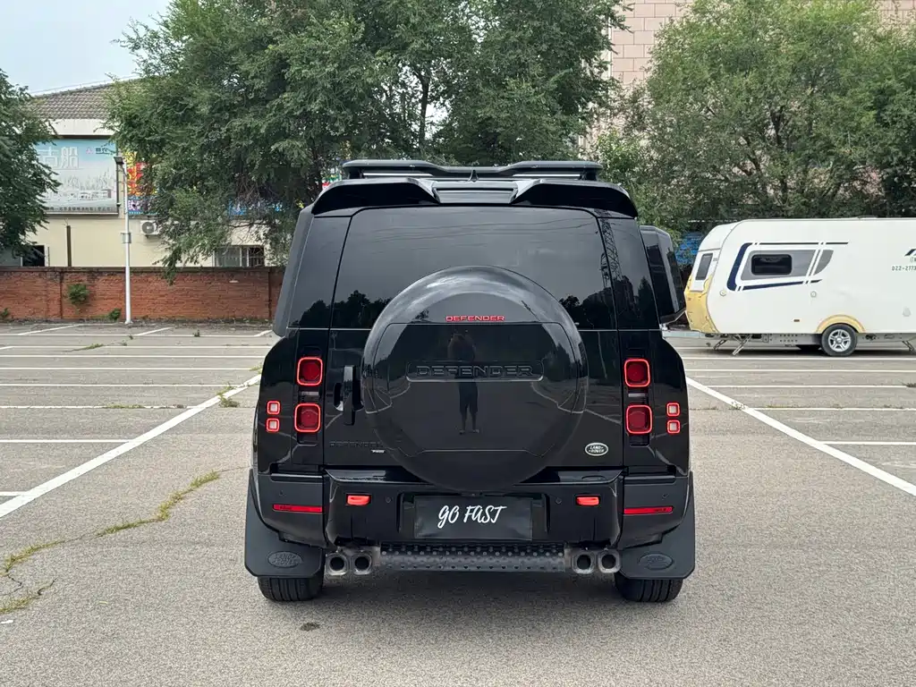 Land Rover Defender — миниатюра 4