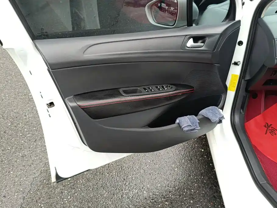 Peugeot 308 — миниатюра 7