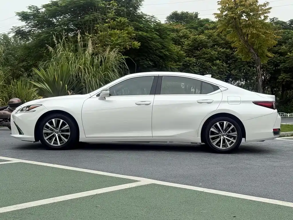 Lexus ES — миниатюра 7