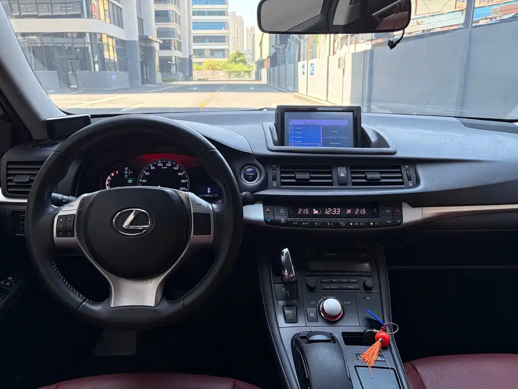 Lexus CT — миниатюра 8