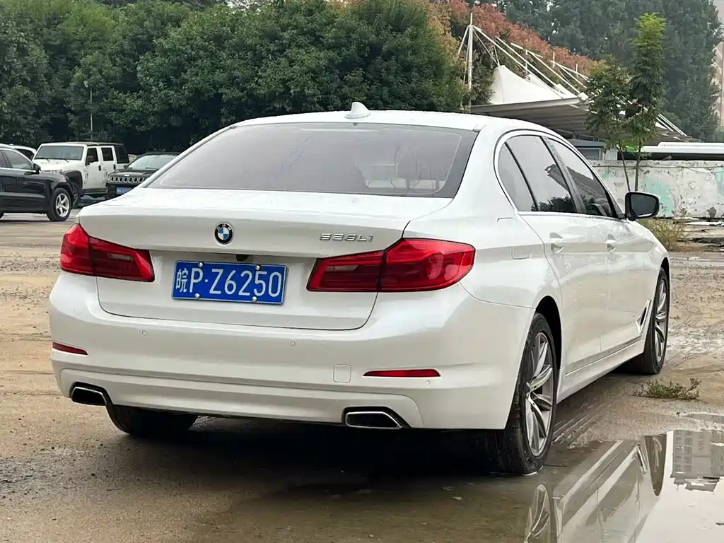 BMW 5 Series — миниатюра 8