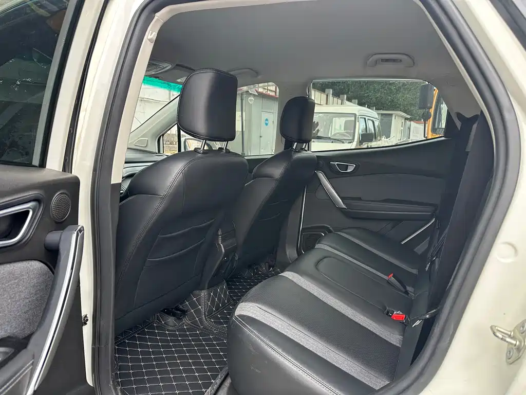 BAIC EX3 — миниатюра 11
