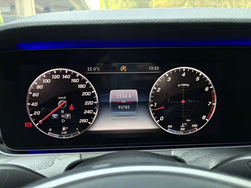 Mercedes-Benz E-Class — миниатюра 8