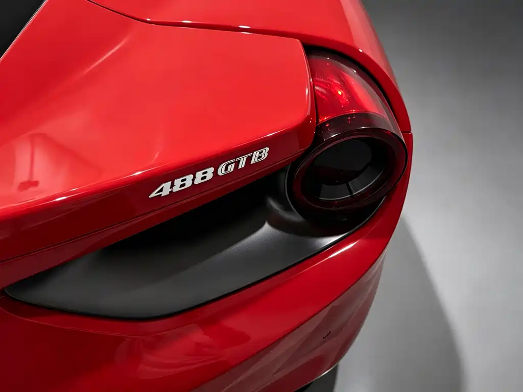 Ferrari 488 — миниатюра 6