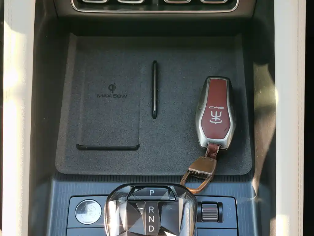 BYD L EV — миниатюра 10
