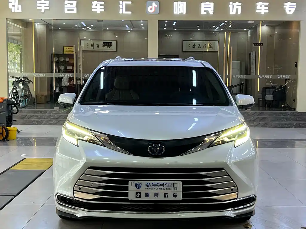 TOYOTA SIENNA