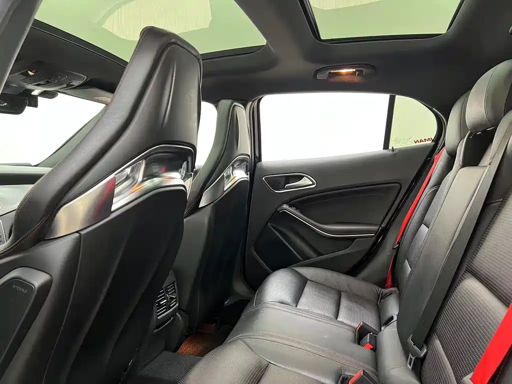 Mercedes-Benz GLA AMG — миниатюра 18