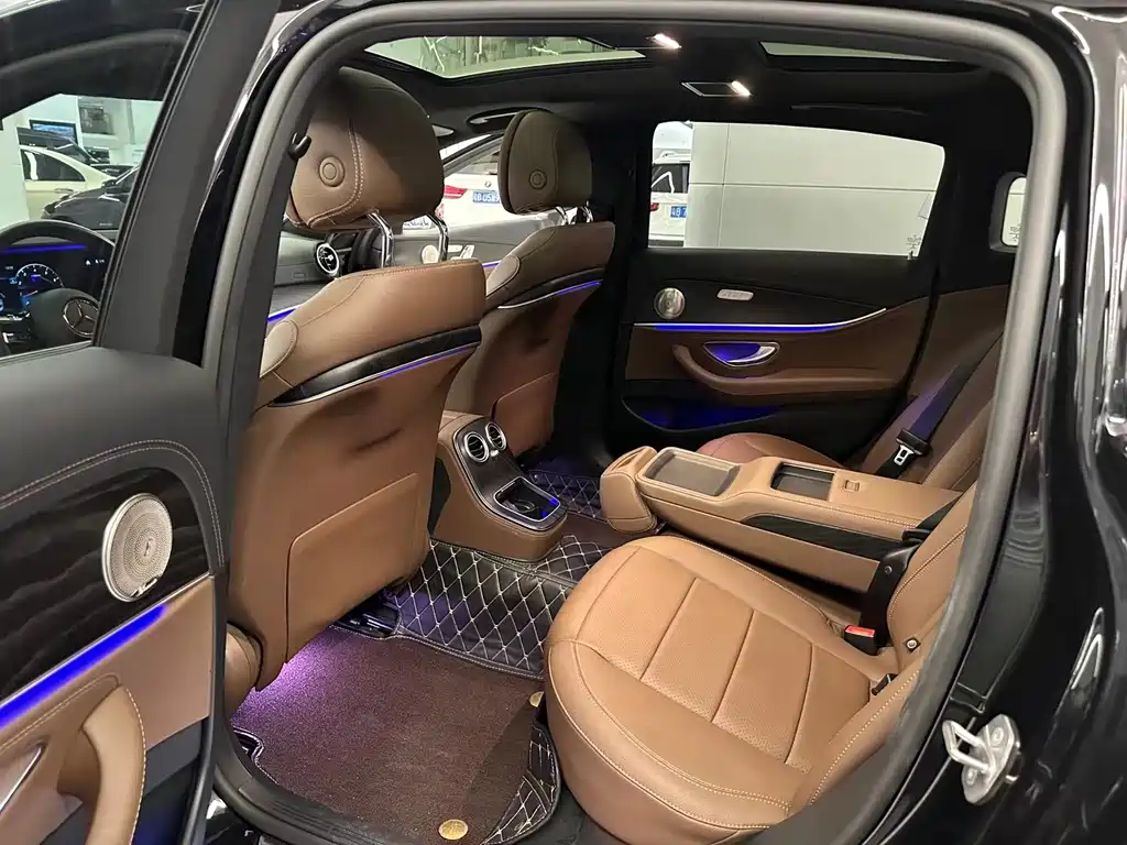 Mercedes-Benz E-Class — миниатюра 9