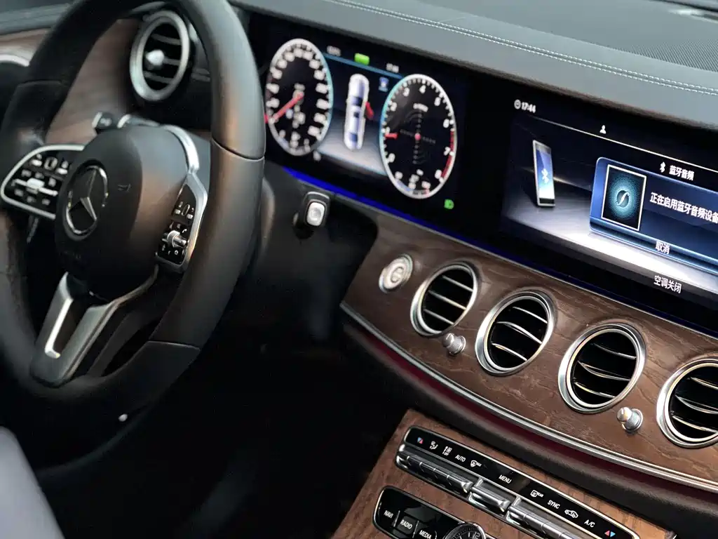 Mercedes-Benz E-Class — миниатюра 5