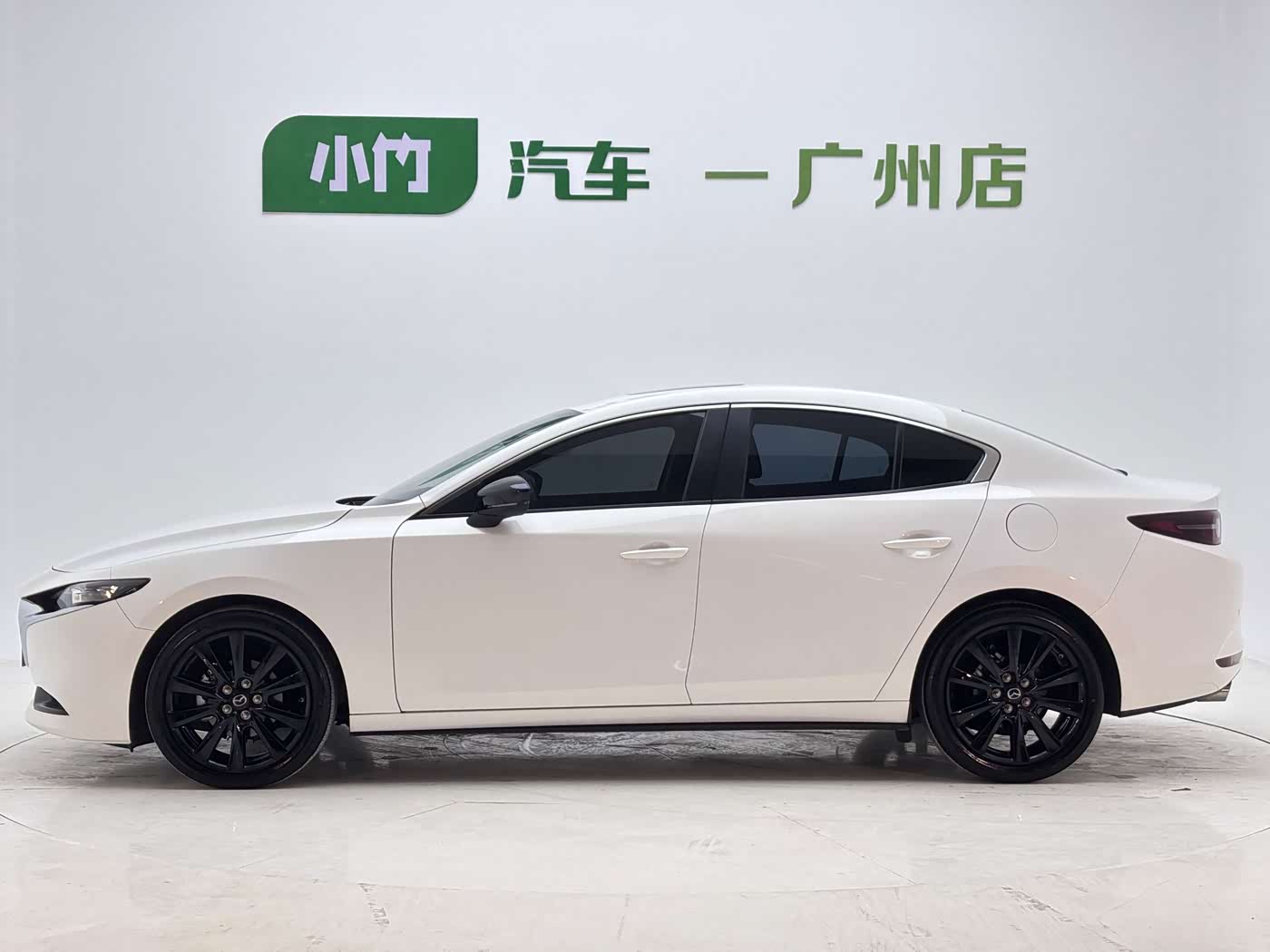 Mazda Mazda3 Axela 2.0 л 2023 г. Белый, пробег 22000 км