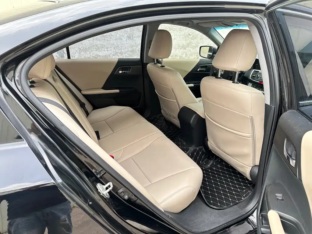 Honda Accord — миниатюра 13