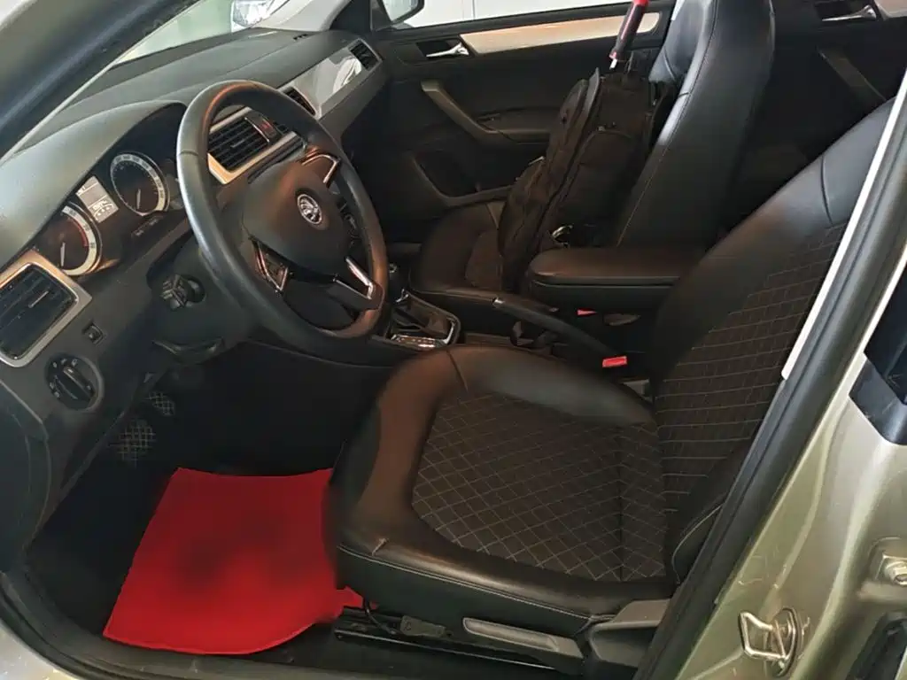 Skoda Rapid — миниатюра 15