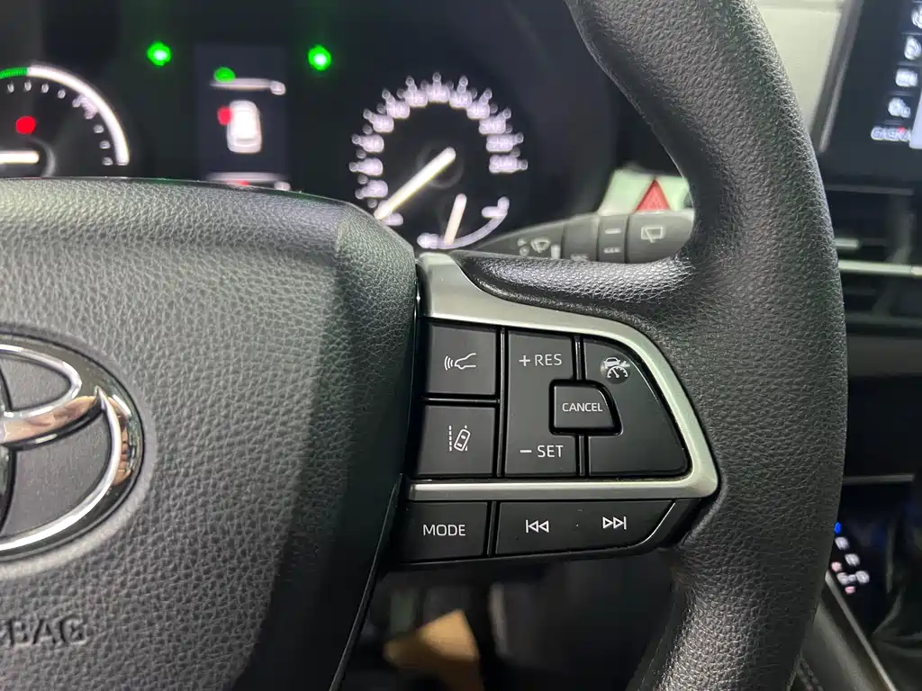 Toyota Granvia — миниатюра 8