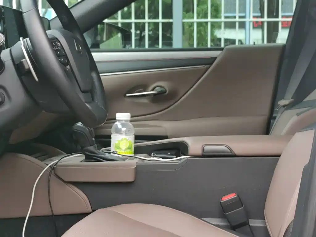Lexus ES — миниатюра 9
