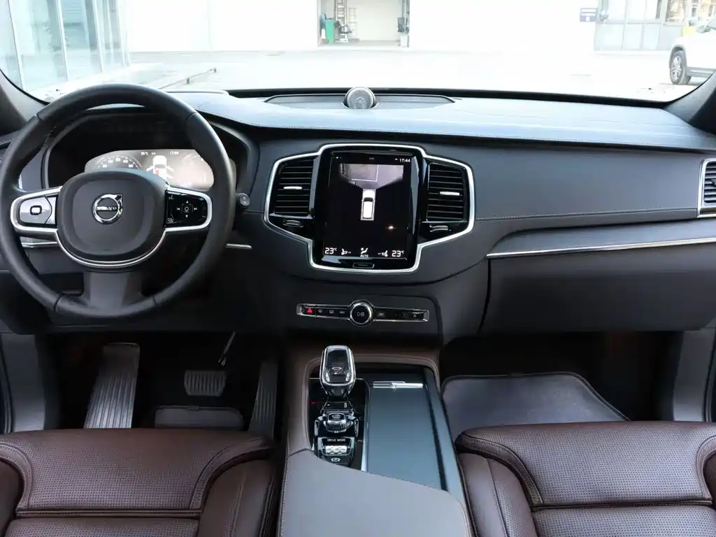 Volvo XC90 — миниатюра 9